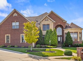 5021 Chestnut Grove Dr, Champaign, IL