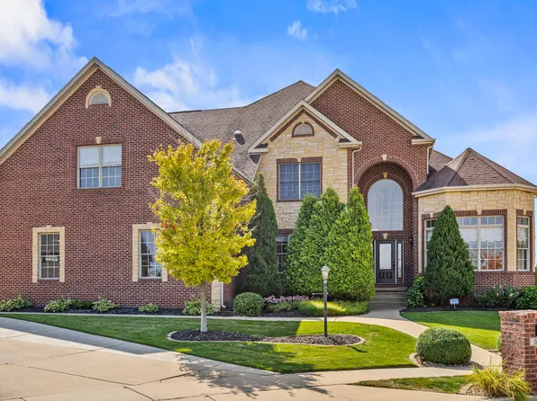 5021 Chestnut Grove Dr, Champaign, IL 61822