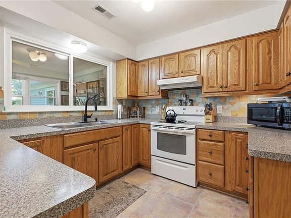 3rd image of 1307 Channing Way