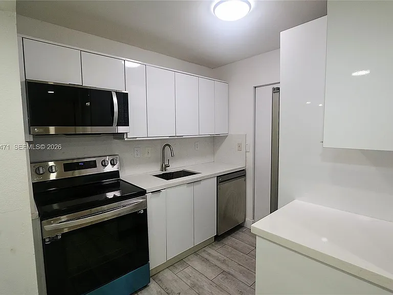10755 SW 108th Ave #105 — Photo 6