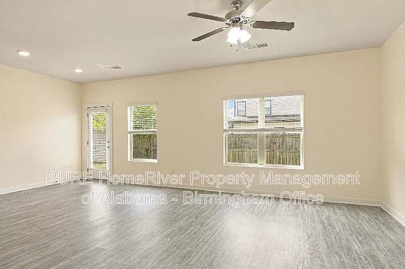 4 bed, 3.0 bath, 1947 sqft, $2,000 — Photo 3