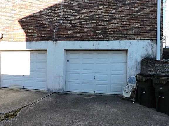 2nd image of 3030 Round Hill Ct