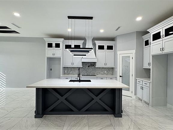 4th image of 4601 Mountain Dr
