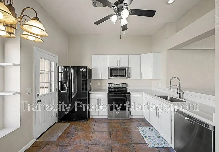 1825 E Secretariat Dr — Photo 6