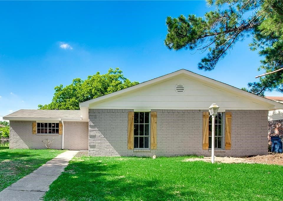 Welcome to 9829 Mill Valley Lane in Dallas!