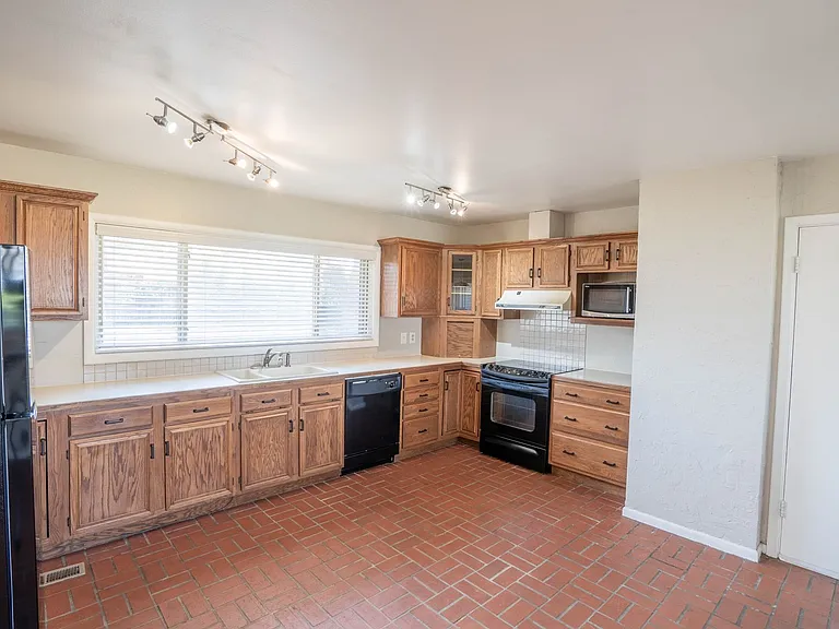 4132 E 48th Pl — Photo 7