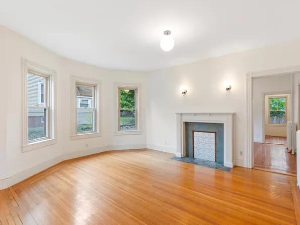 133-135 Lexington Ave #1, Providence, RI 02907