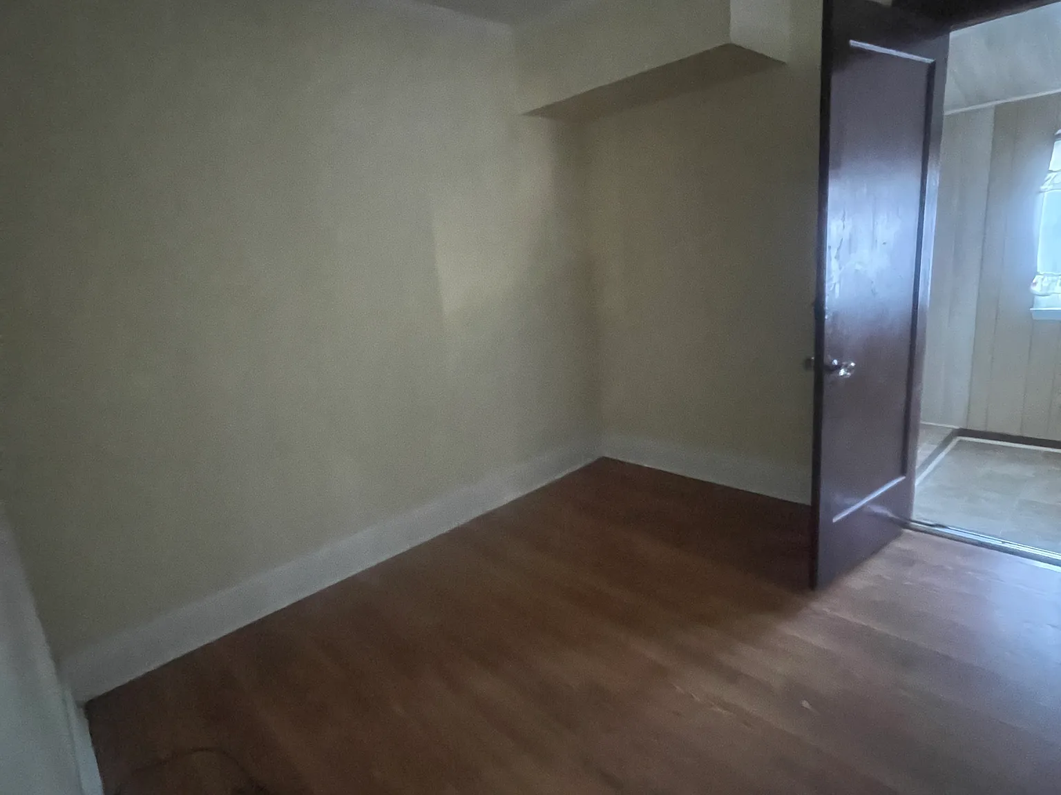3 bed, 1000 sqft, $1,100 — Photo 2