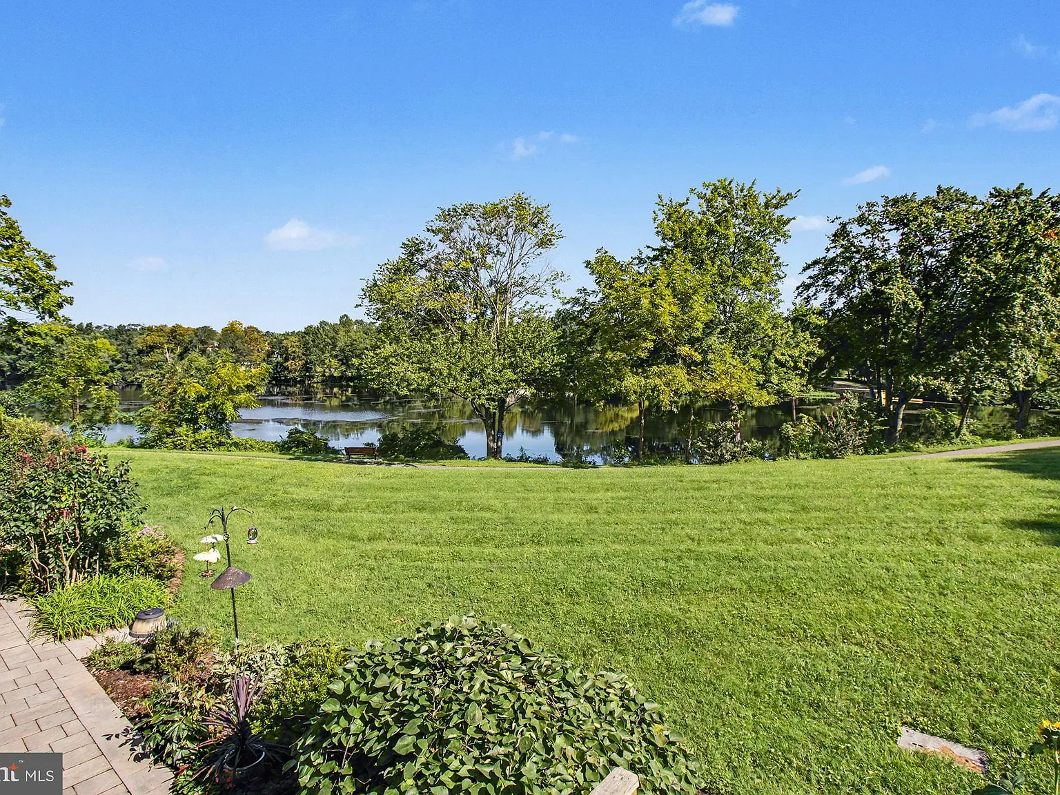 The Cove Condominiums — Photo 1