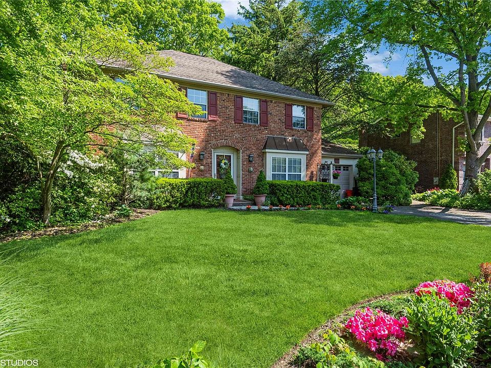 1st image of 114 Twin Oaks Drive