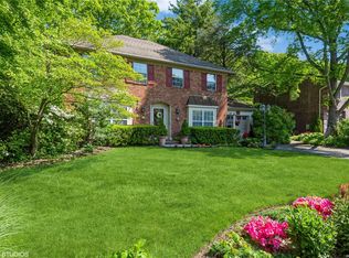 114 Twin Oaks Dr, Kings Park, NY