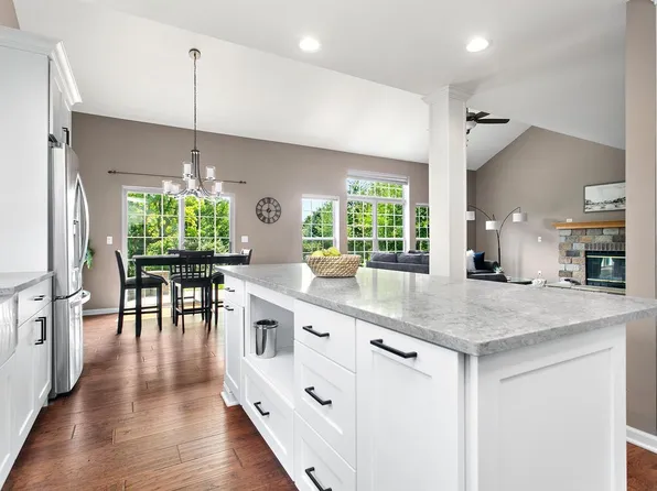 921 Valley Hill DRIVE, Waukesha, WI 53189