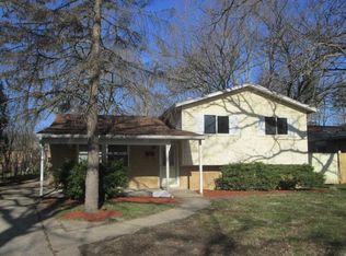 718 Circle Dr, University Park, IL