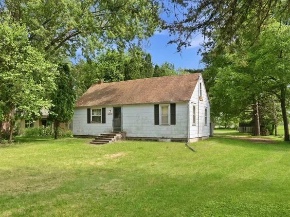 W376S5156 E Pretty Lake ROAD, Dousman, WI 53118