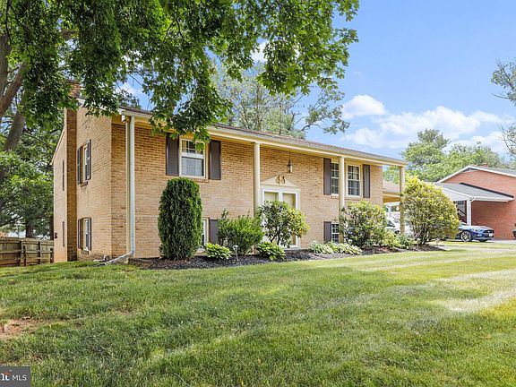 3rd image of 17609 Forest Glen Cir