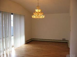 29 Ridge Rd, Albertson, NY 11507