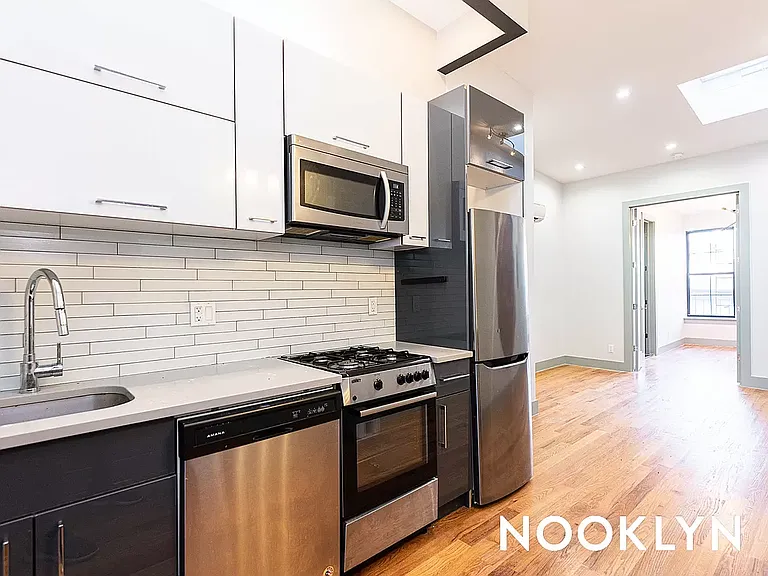 32 Belvedere St #2L — Photo 2