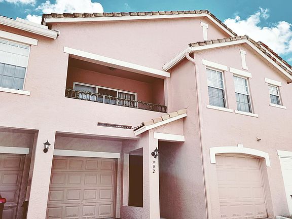 3rd image of 902 Belmont Pl #1
