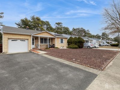 24 Edgewater Dr, Toms River, NJ, 08757