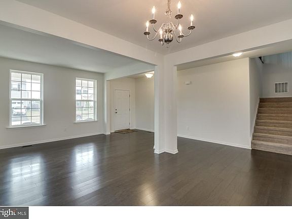 4th image of 202 Parker Dr