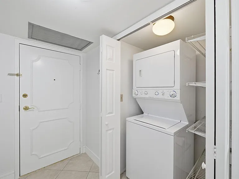 800 SE 20th Ave #901 — Photo 4