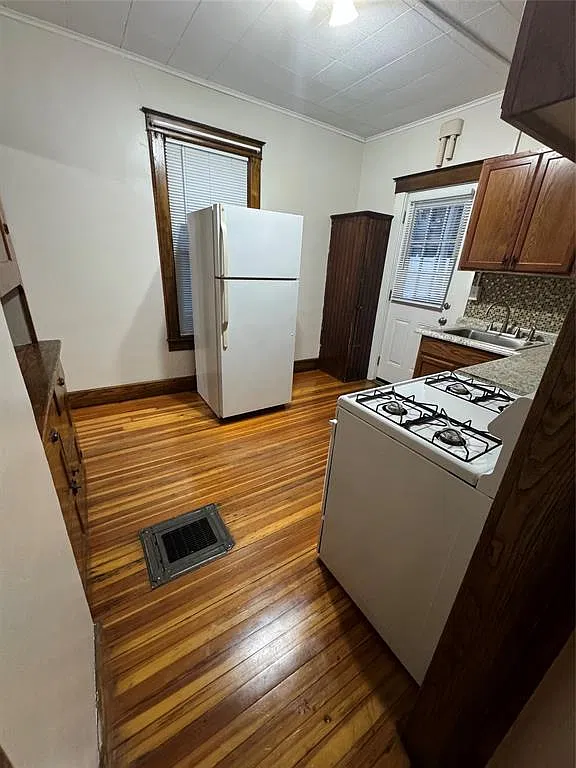 3 bed, 1030 sqft, $1,450 — Photo 2