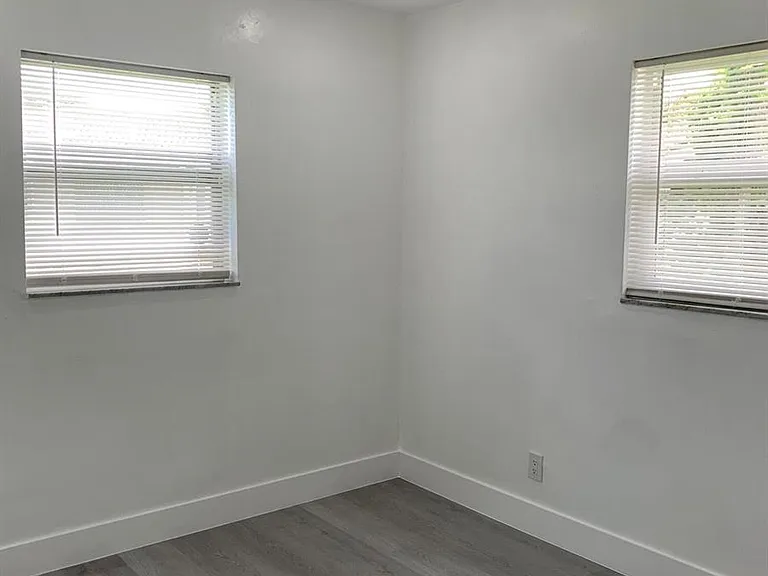 4005 NW 76th Ave — Photo 42