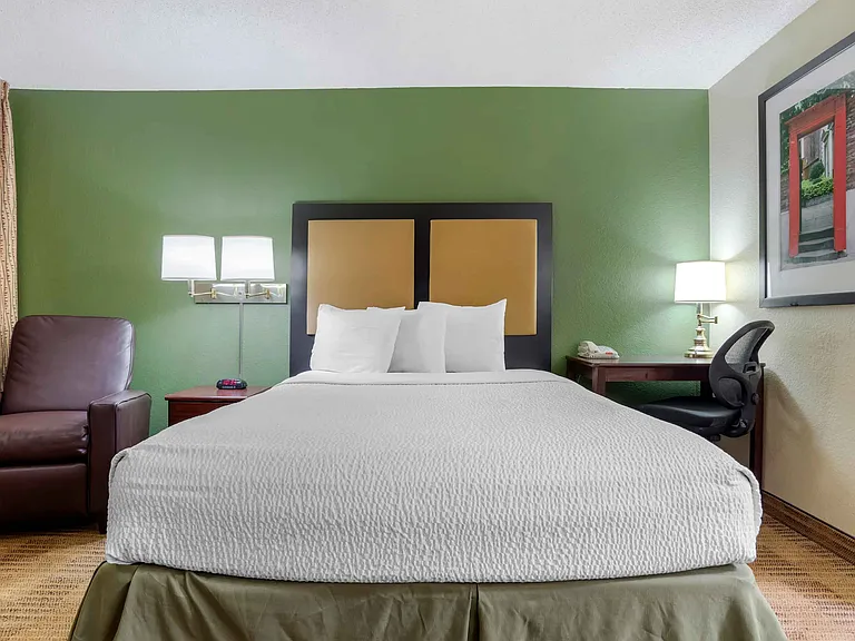 Studio Suite - 1 Queen Bed