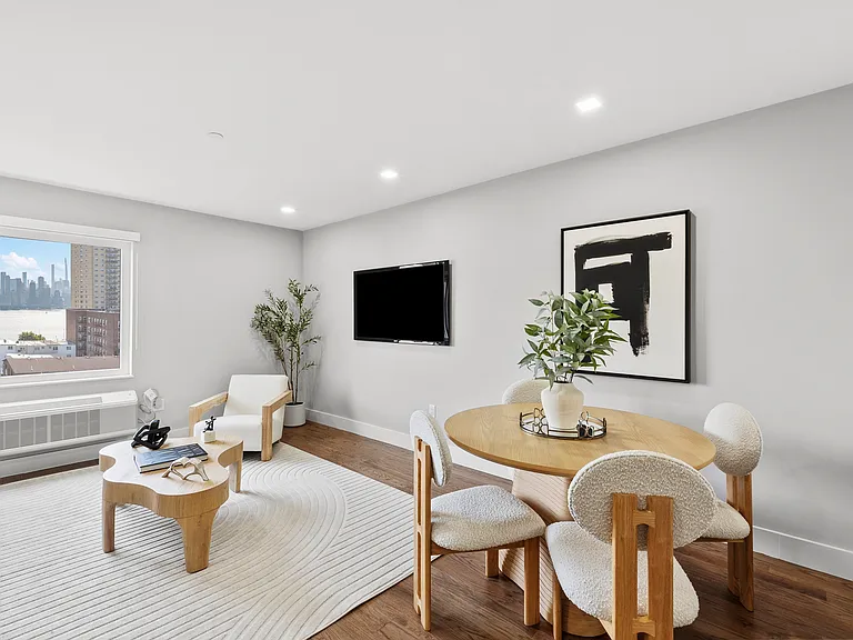 60 68th St #307 — Photo 9