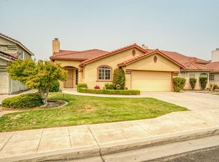 945 Robinson Ave, Clovis, CA 93612
