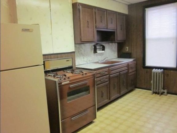 5th image of 1400 E 94th St