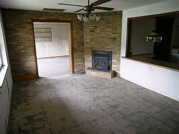 5th image of 99 Oak St