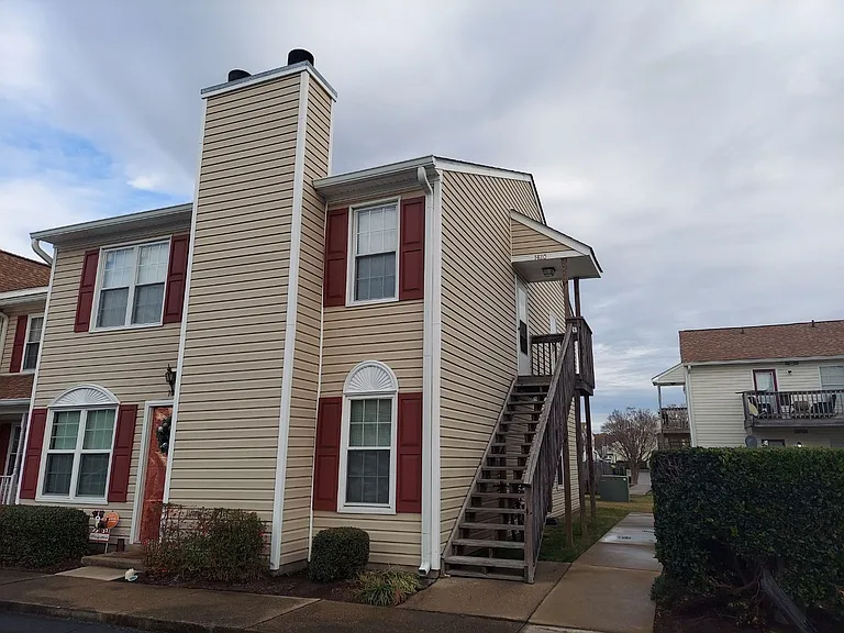 1420 Deerpond Ln — Photo 1