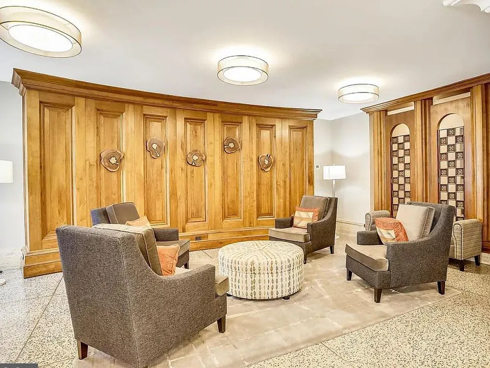 1111 University Blvd W #814
