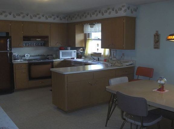 3rd image of W165N9508 Lexington Dr