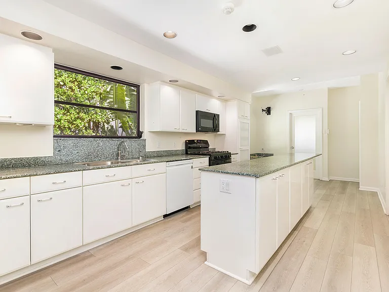575 N Lake Way — Photo 11