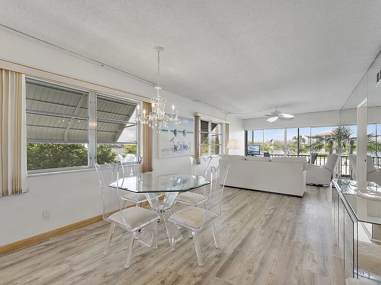 101 NE 19th Ave #228 — Photo 8