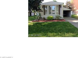 27 Parkway Dr #27, Olmsted Falls, OH 44138