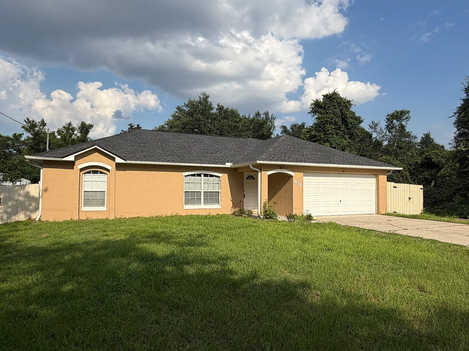 3 bed, 1211 sqft, $2,400 — Photo 2