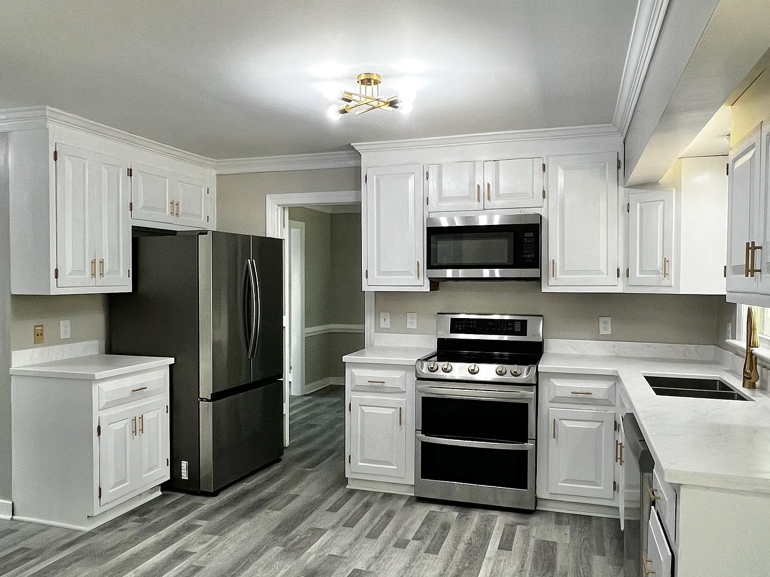 5 bed, 3.5 bath, 2372 sqft, $2,800 — Photo 3