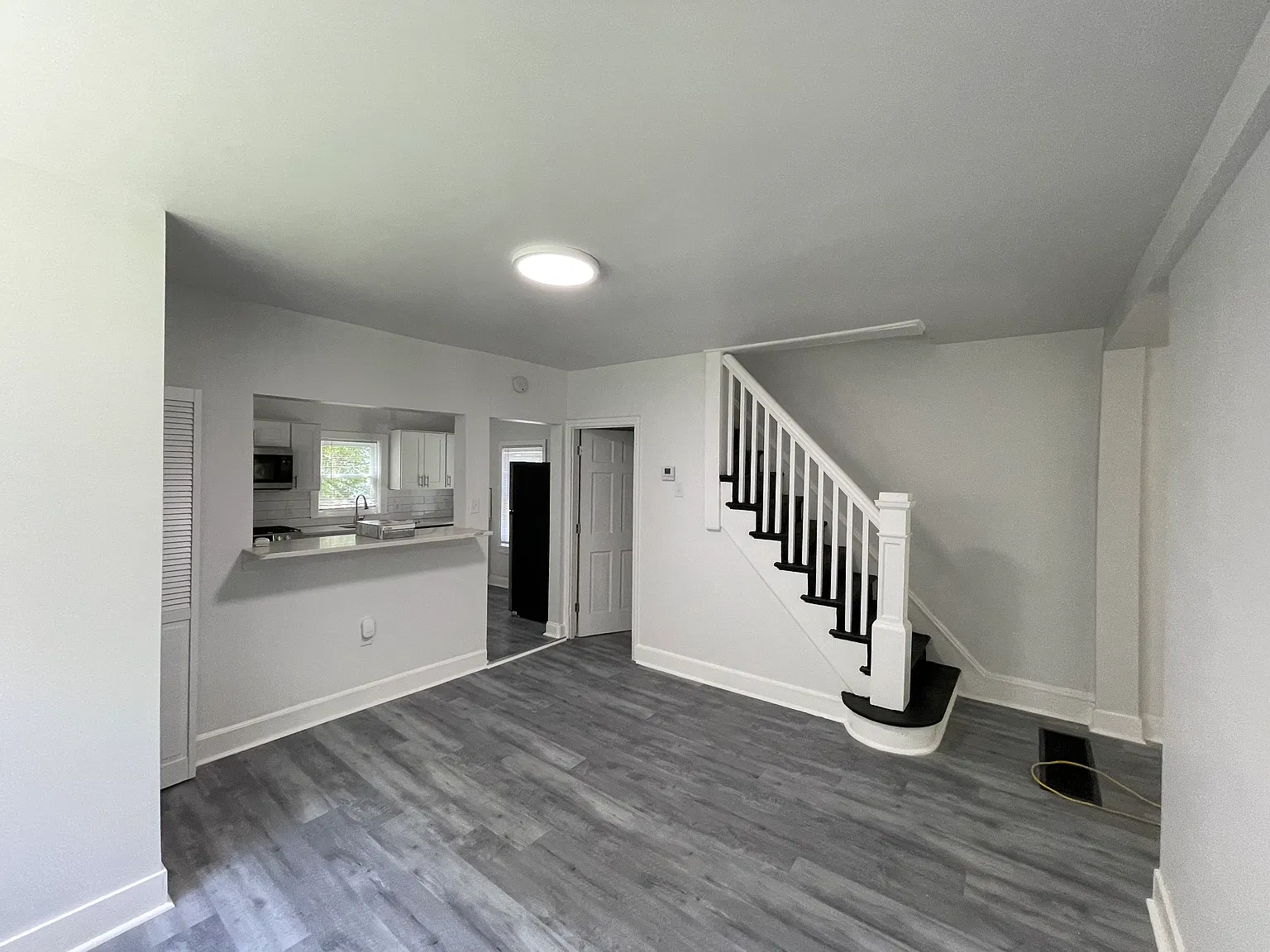 5 bed, 2000 sqft, $4,500 — Photo 2