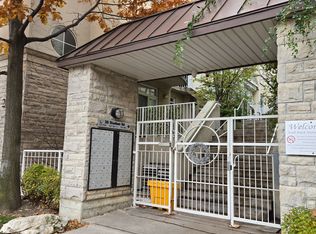 28 Stadium Rd #239, Toronto, ON M5V 3P4