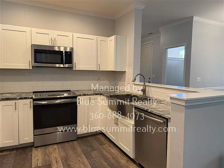 7633 Rushmore Way NE — Photo 8