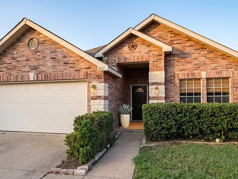 8111 Stowe Springs Ln — Photo 1