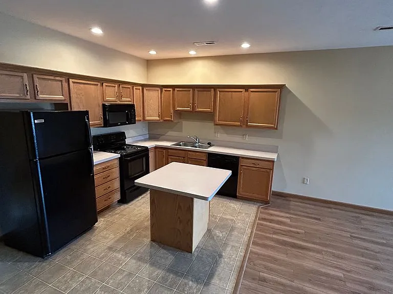 1011 Laurel Tree Ct #B — Photo 2