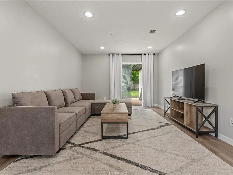 3410 Leon St #A — Photo 12