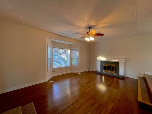3 bedroom rental in Surrey — photo 16