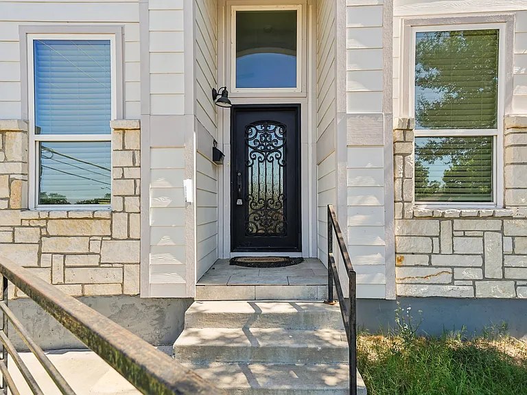 422 N Marlborough Ave — Photo 8