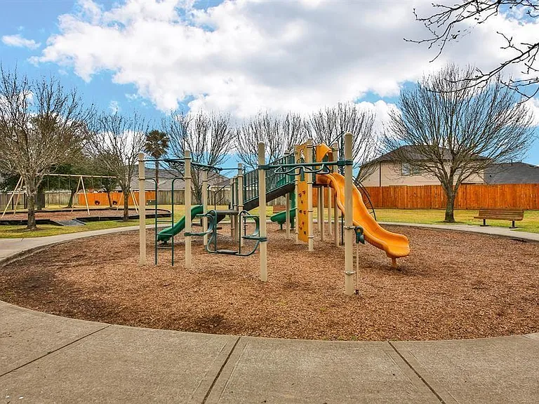 1907 Wooded Acres Dr — Photo 24