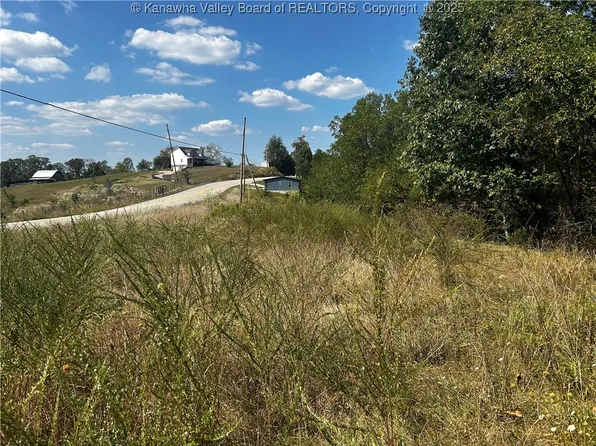 14736 McLane Pike, Liberty, WV 25124